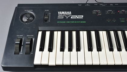 Yamaha-SY-22 vector synth (2 keys faulty)